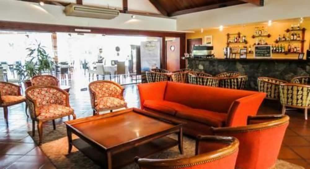 Howard Johnson Hotel & Spa Villa General Belgrano Bagian luar foto