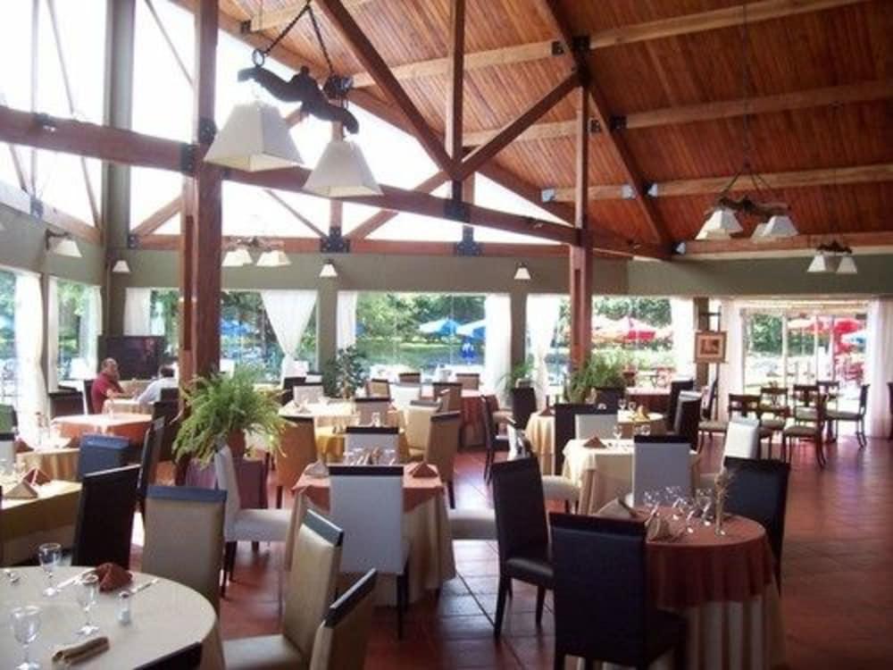 Howard Johnson Hotel & Spa Villa General Belgrano Bagian luar foto