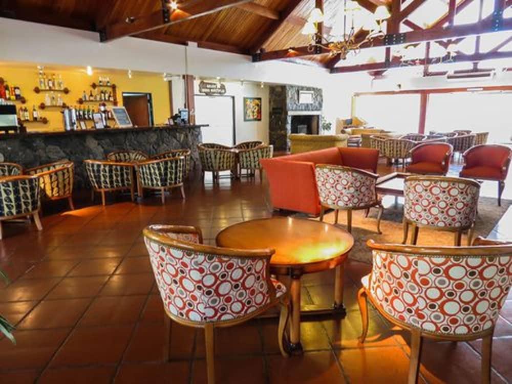 Howard Johnson Hotel & Spa Villa General Belgrano Bagian luar foto