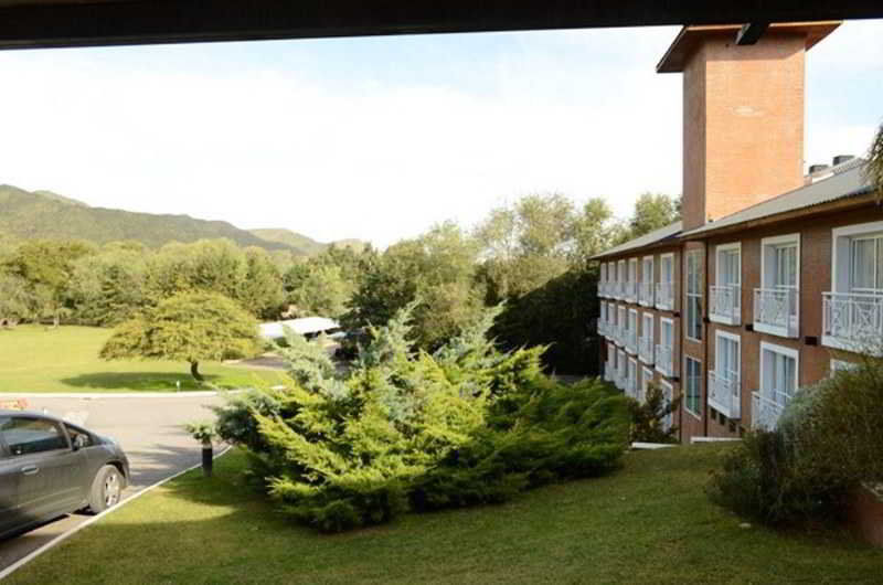 Howard Johnson Hotel & Spa Villa General Belgrano Bagian luar foto