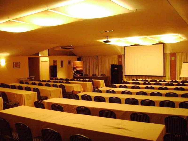 Howard Johnson Hotel & Spa Villa General Belgrano Bagian luar foto
