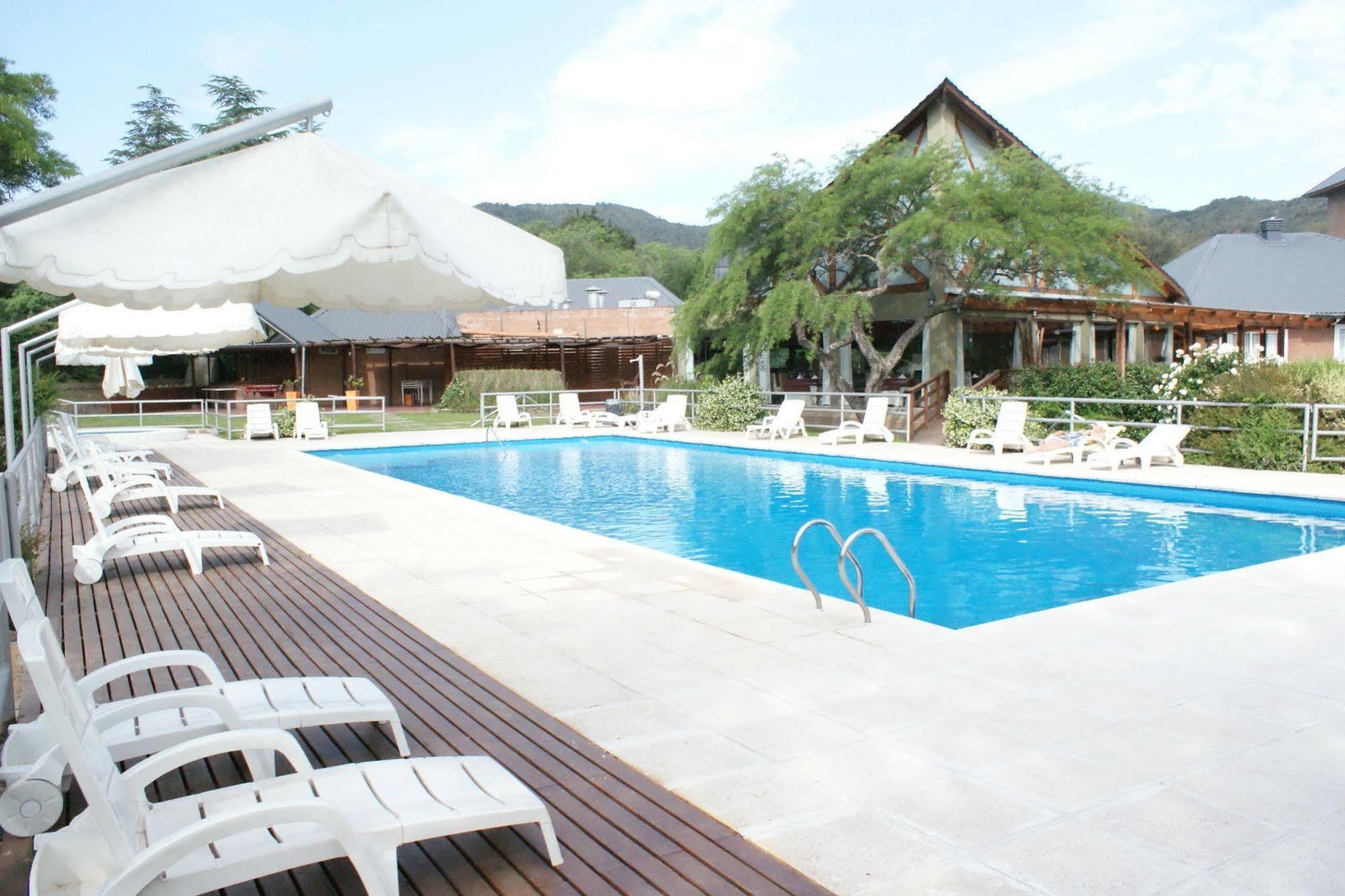 Howard Johnson Hotel & Spa Villa General Belgrano Bagian luar foto