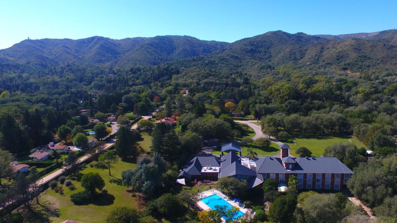 Howard Johnson Hotel & Spa Villa General Belgrano Bagian luar foto