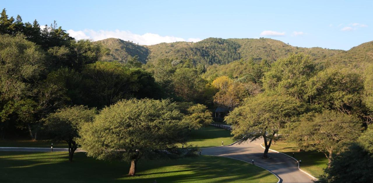 Howard Johnson Hotel & Spa Villa General Belgrano Bagian luar foto