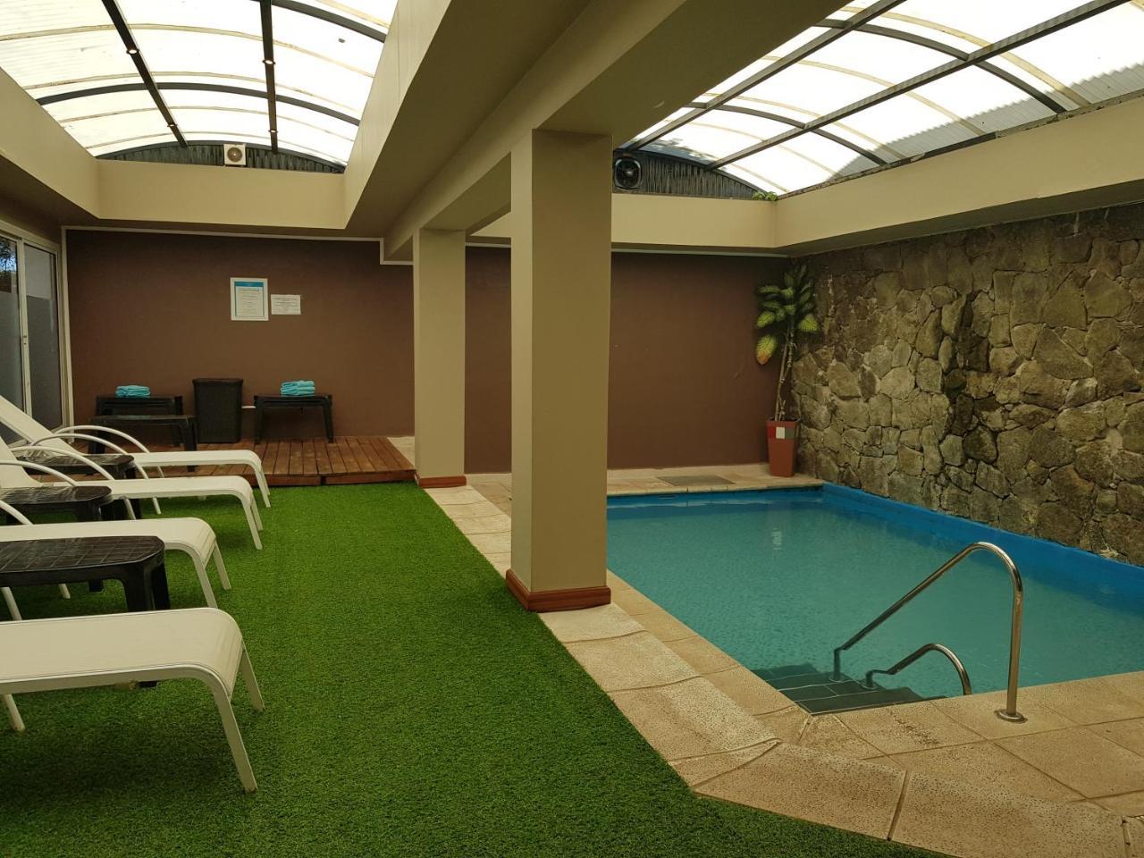 Howard Johnson Hotel & Spa Villa General Belgrano Bagian luar foto