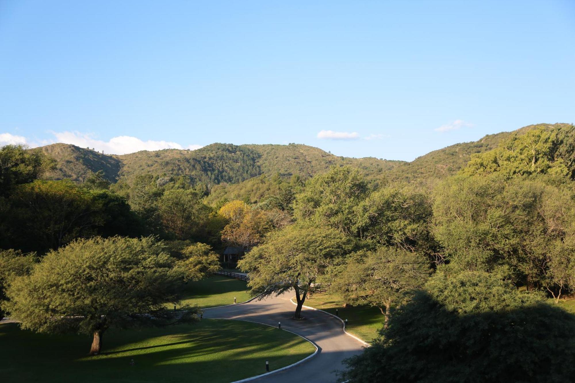 Howard Johnson Hotel & Spa Villa General Belgrano Bagian luar foto